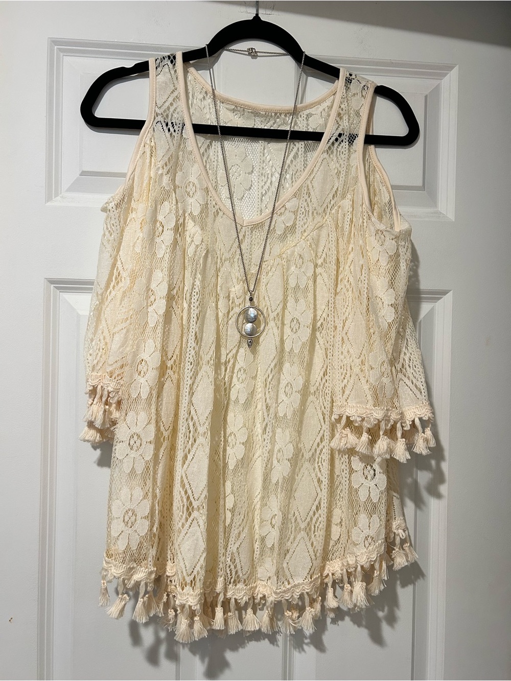 NWOT Boho Lace Cold-Shoulder 3/4 Bell Sleeve Women’s Top in Ivory Cream